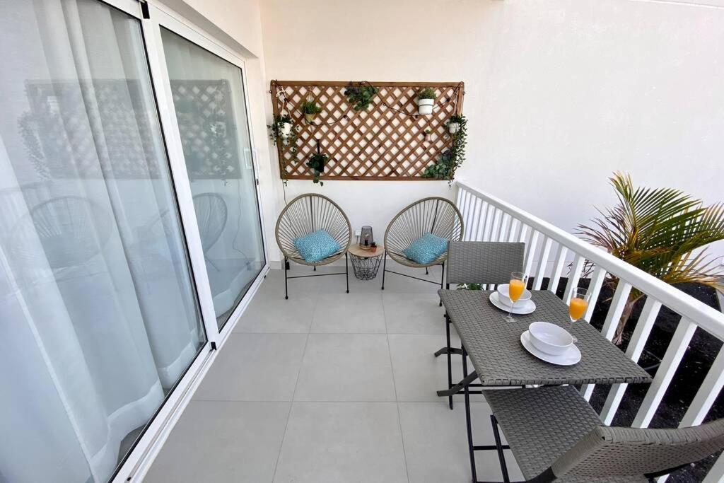 Oasis View Lanzarote Apartment กอสตา เตกีสเซ ภายนอก รูปภาพ